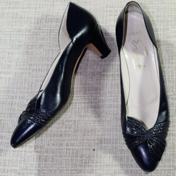 Evins Trema Navy Blue Leather 2" Heels Size: 9AA - Picture 1 of 6